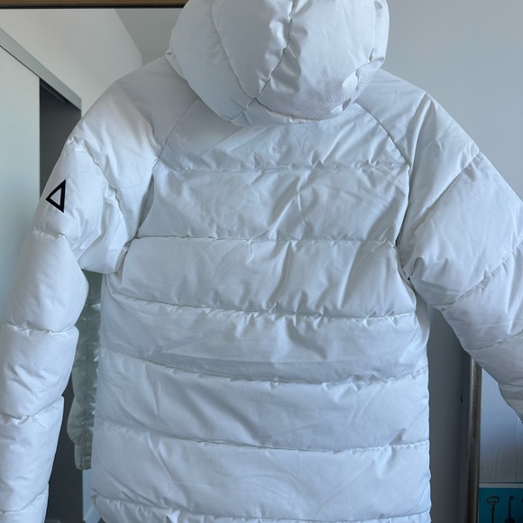 White AVALANCHE ski jacket with hood. - Picture 3 of 5